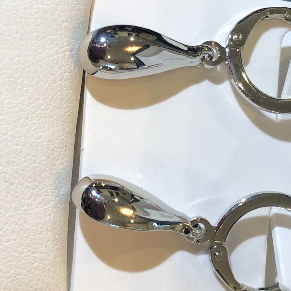 Hudson's Bay Tear Drop Earrings. - Picture 2 of 4